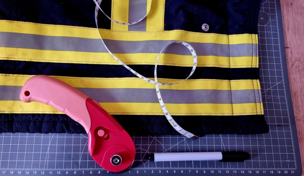 Die Materialien hinter Feuer & Faden: Alte Feuerwehruniformen