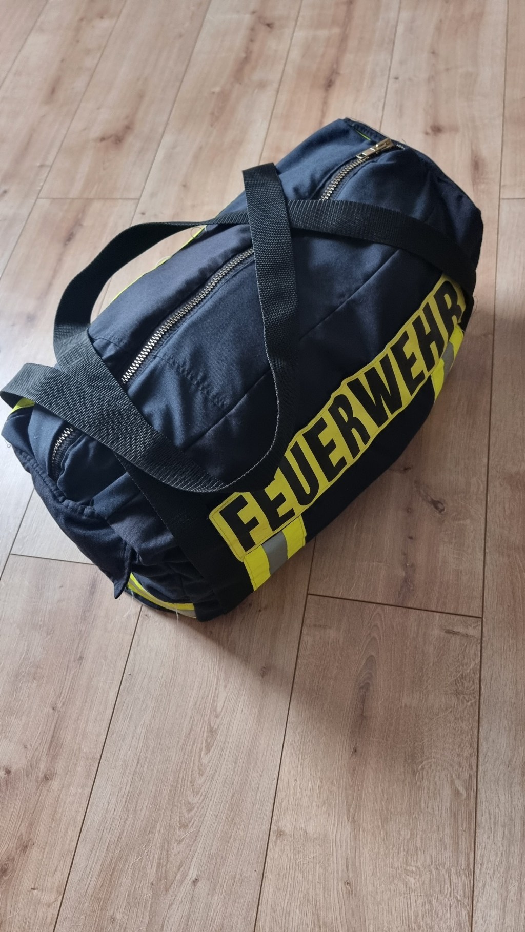 Die Transformation einer Feuerwehruniform in eine Sporttasche